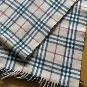 BURBERRY Lambswool scarf 64”
